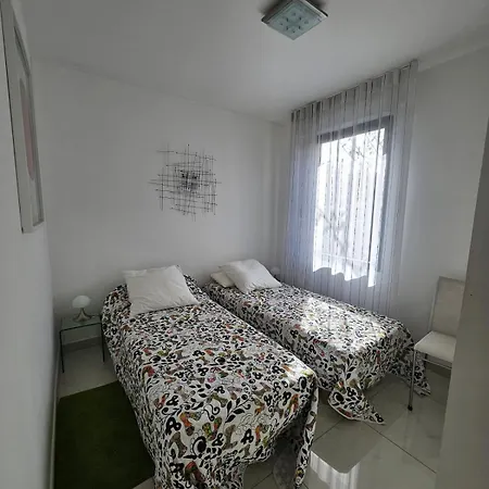 Agreable Vue A Piscine 아파트 방돌